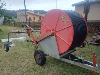 Carrete enrollador de manguera para riego
