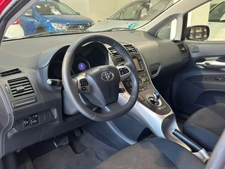 Toyota Auris HIBRIDO 2012 SOLO 61000 KILOMETROS