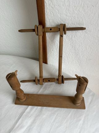 Antiguo Soporte mesa bordado ajustable madera