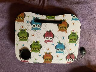 Soporte para portátil con diseño de búhos