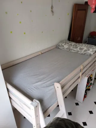 Cama/litera semi alta FLEXA con escritorio integra