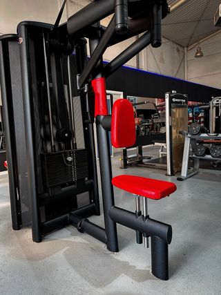 Máquina Hombro Posterior Gym80