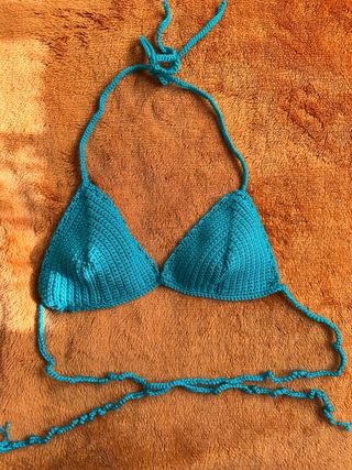 Top de bikini tejido a mano