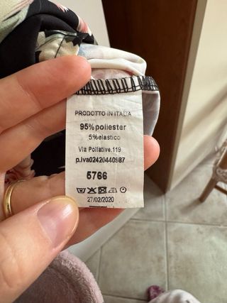 Vestito nero fantasia floreale