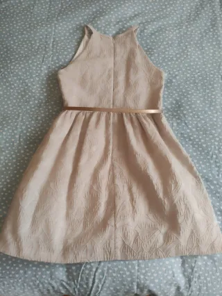 Conjunto de vestido y chaqueta beige de ceremonia