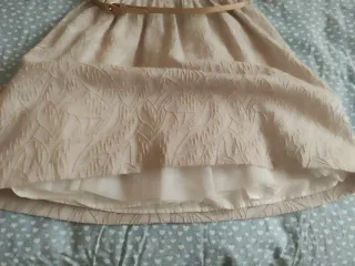 Conjunto de vestido y chaqueta beige de ceremonia