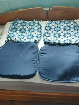 4 Cojines para sillas azul y multicolor