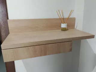 Recibidor de madera y cristal