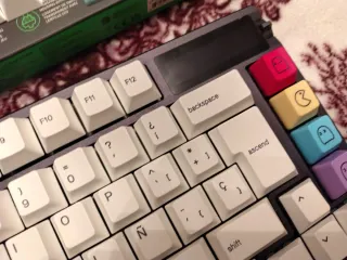 Teclado ASUS ROG Azoth | OLED | Switches Razer