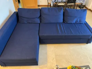 Sofá cama azul con diván