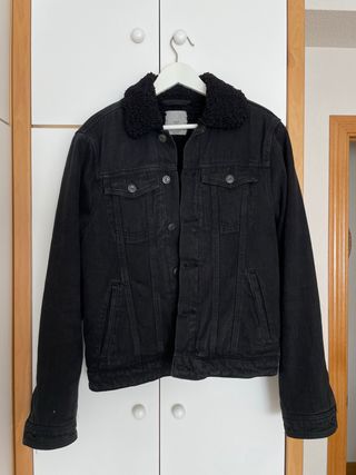 Chaqueta vaquera Mango negra con borrego