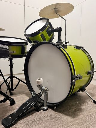 Bateria infantil MILLENIUM + caja extra + base