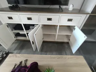Mueble TV blanco y madera