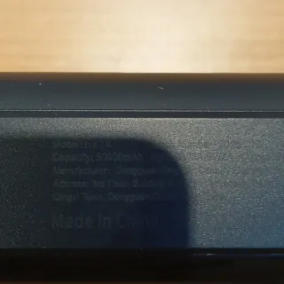 Powerbank 50 000 mAh com cabos integrados