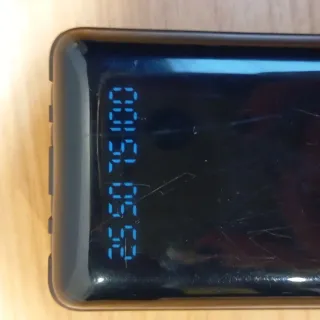 Powerbank 50 000 mAh com cabos integrados