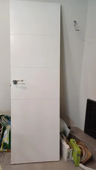 Puerta interior blanca moderna