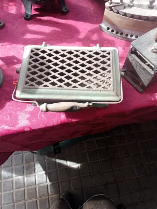 Calentador antiguo de hierro fundido