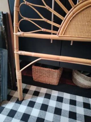Cabecero de cama de bambú y  mimbre estilo abanico