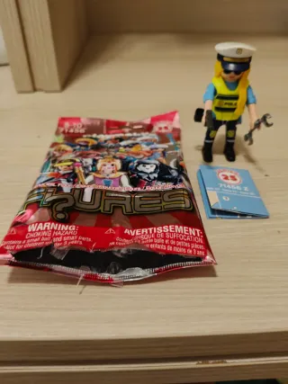 Playmobil Serie 25 Chica Policía 71456
