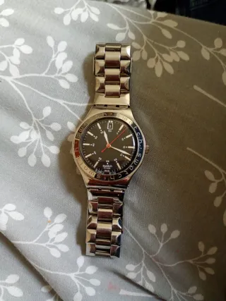 Reloj Swatch Negro y Plateado