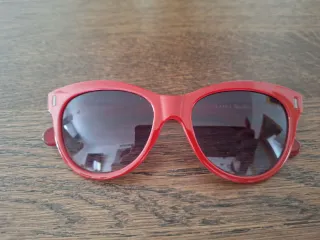 Gafas de sol rojas poco uso