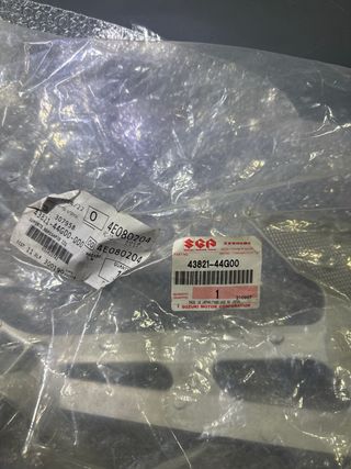 Reposapiés Izquierdo Suzuki GSR 600