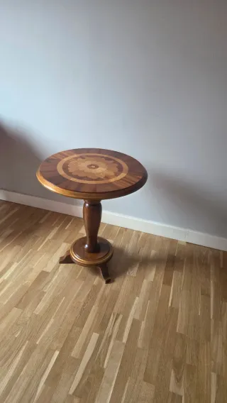 Mesa auxiliar marquetería artesanal
