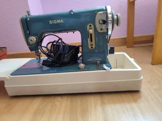Máquina de coser Sigma antigua
