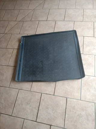 Plancha Maletero Hyundai Ioniq. (Original y nueva)