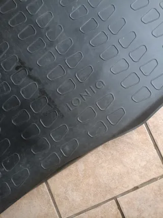 Plancha Maletero Hyundai Ioniq. (Original y nueva)