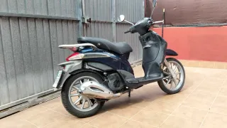 Piaggio Liberty 125 Scooter Negra/Azul