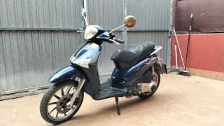 Piaggio Liberty 125 Scooter Negra/Azul