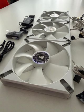 3 x Corsair ML140 RGB ELITE BLANCOS