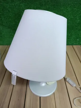 Lámpara de mesita de noche Artemide