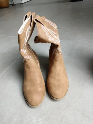 2 Pares Botas Cowboy Talla 37 Marrón y Blanco