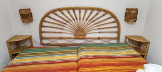 3 Cabeceros Bambú + 3 Somieres + 2 Lámparas