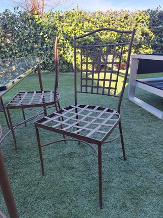 Mesa de jardín de cristal y hierro