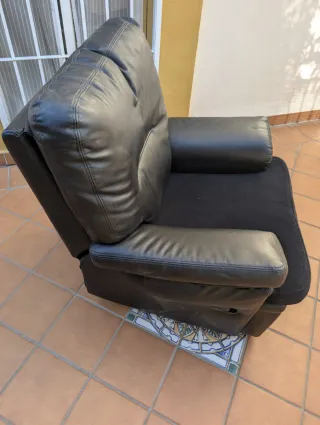 Sofá de piel negro