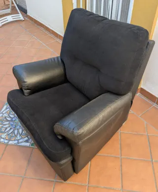 Sofá de piel negro