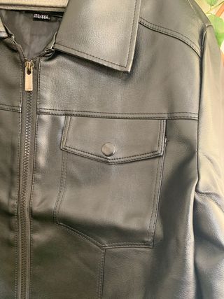 Cazadora efecto piel negra Talla M