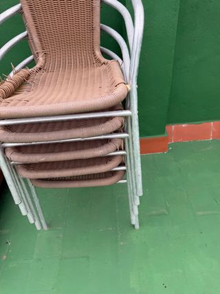 Conjunto de 4 Sillas Metálicas y Mimbre