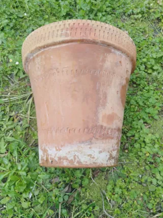 Maceta antigua de terracota