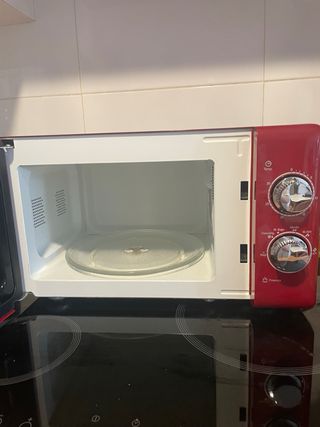 Microondas Rojo Retro