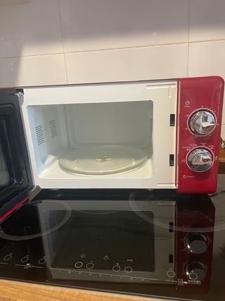 Microondas Rojo Retro