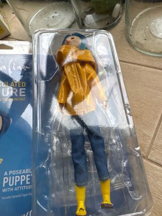 Action Figure Coraline Yellow Raincoat