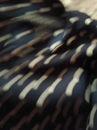 Blusa azul con estampado blanco