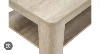Mesa de centro de madera con estante