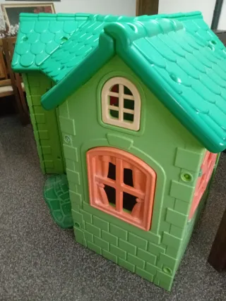 Casita infantil verde y naranja