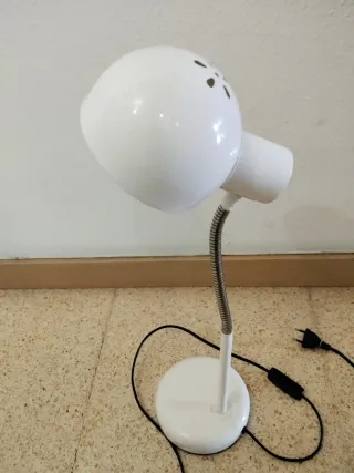 Lámpara de escritorio blanca flexible