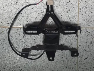 Portamatrículas Yamaha Tricity Negro